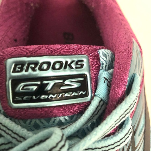 Brooks Adrenaline GTS 17 Running Shoe - Picture 7 of 11